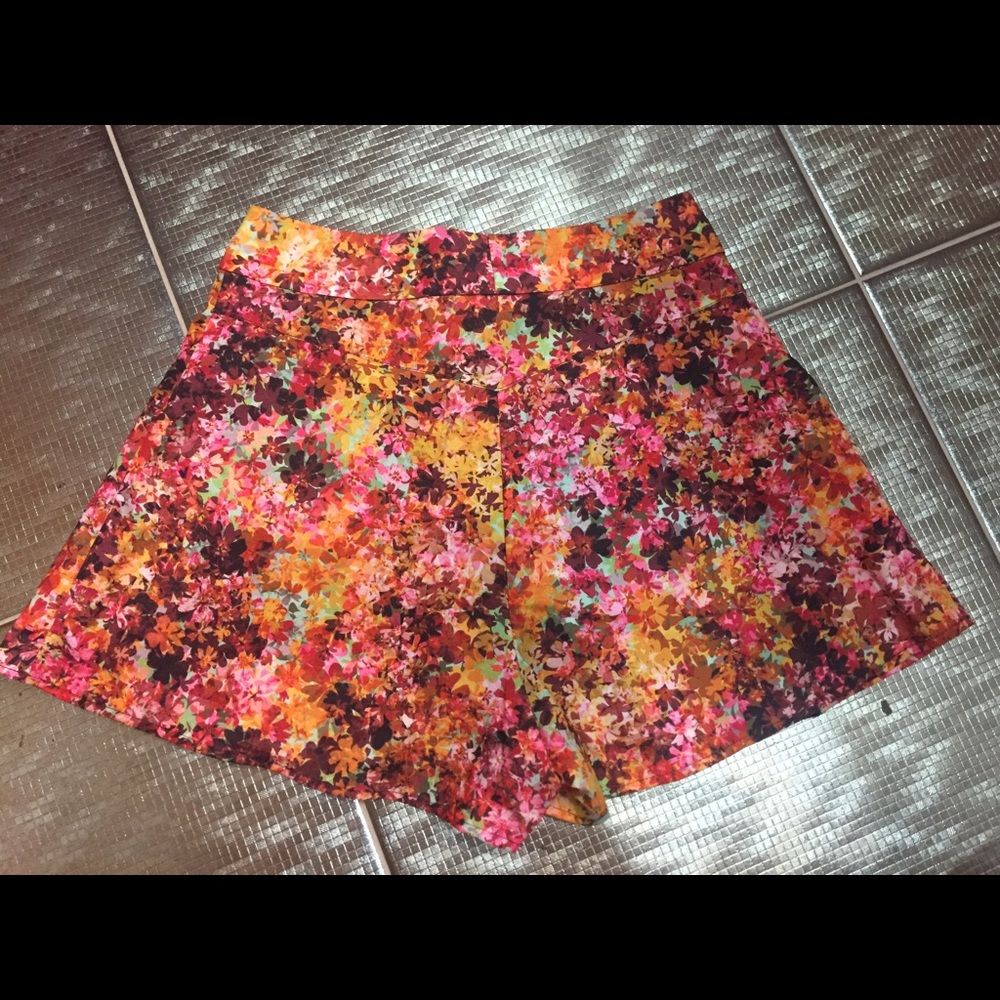 Bebe Multi Colored Pleated Shorts - image 3